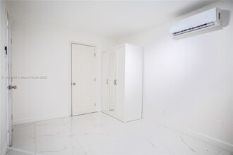 840 NW 170th Terrace in Miami, FL - Building Photo - Building Photo