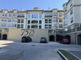 7575 Kirby Dr in Houston, TX - Building Photo