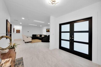 6860 SW 99th Terrace in Pinecrest, FL - Building Photo - Building Photo
