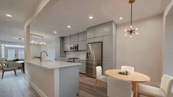 7497 Brompton St in Houston, TX - Building Photo
