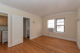 532 W Arlington Pl, Unit A04C in Chicago, IL - Building Photo - Building Photo
