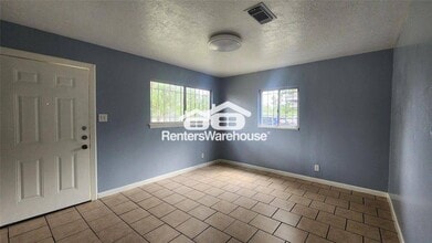 6114 Hartwick Rd in Houston, TX - Foto de edificio - Building Photo