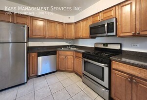 2007 W Touhy Ave in Chicago, IL - Building Photo