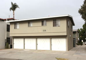 235 Newport Ave in Long Beach, CA - Building Photo