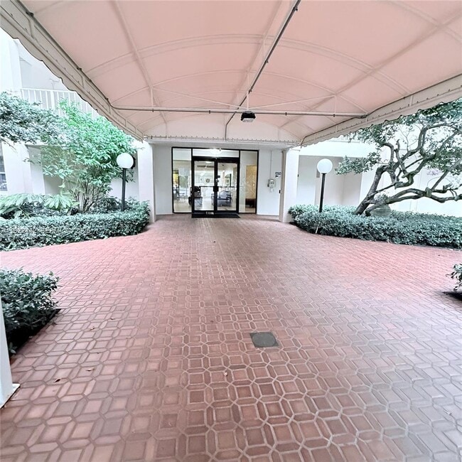 property at 3980 Oaks Clubhouse Dr