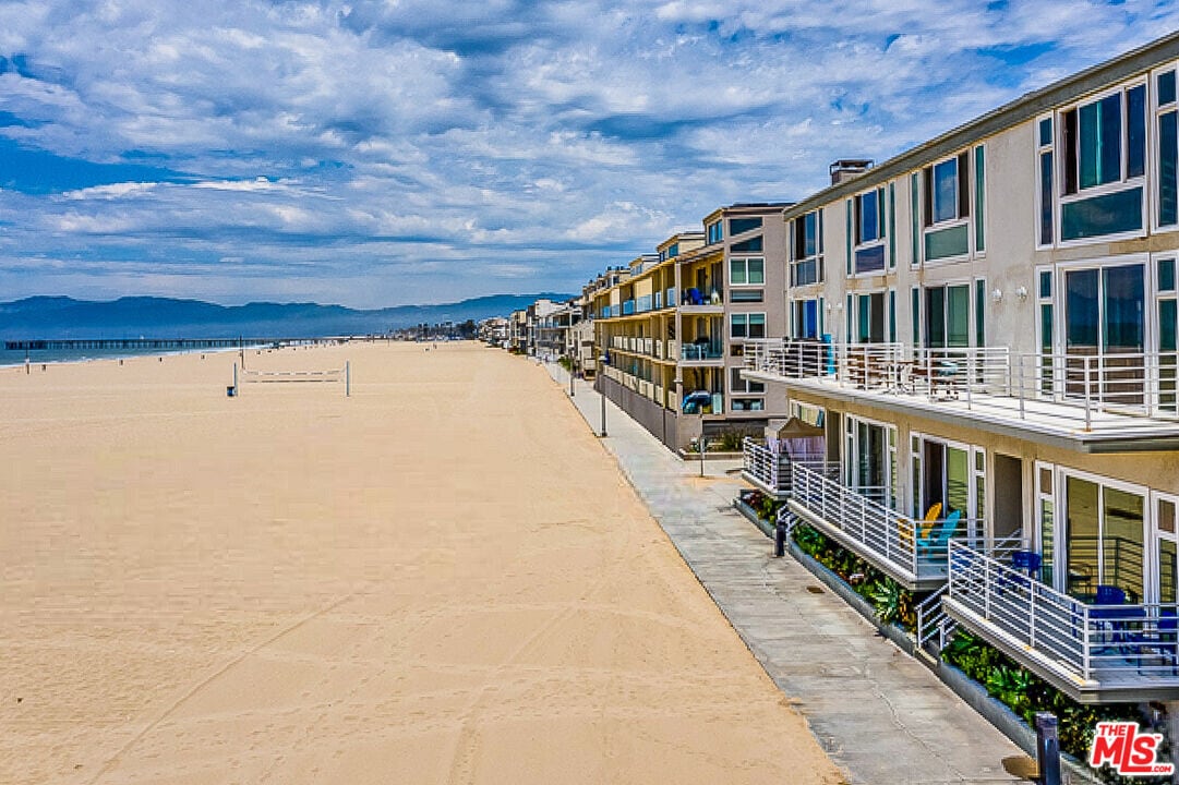 4403 Ocean Front Walk in Marina Del Rey, CA - Building Photo