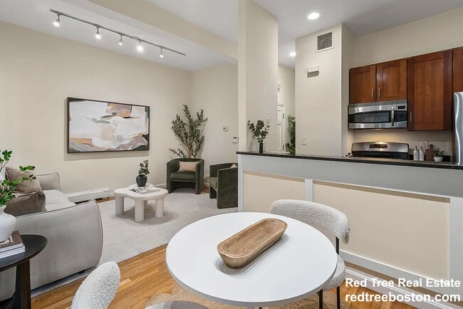 59 Fort Ave, Unit 1 in Boston, MA - Foto de edificio - Building Photo