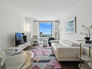 99 Hudson St, Unit 4207 in Jersey City, NJ - Building Photo - Building Photo