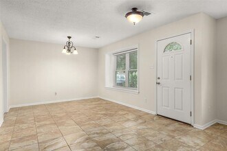 831 Silverpines Rd in Houston, TX - Building Photo - Building Photo