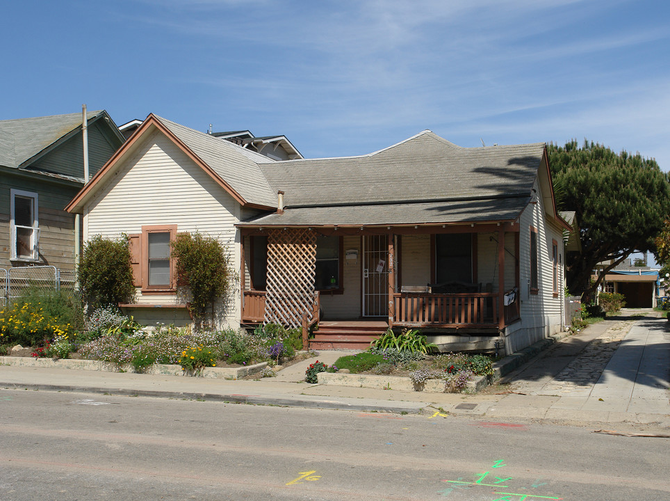 252 S Ash St in Ventura, CA - Foto de edificio