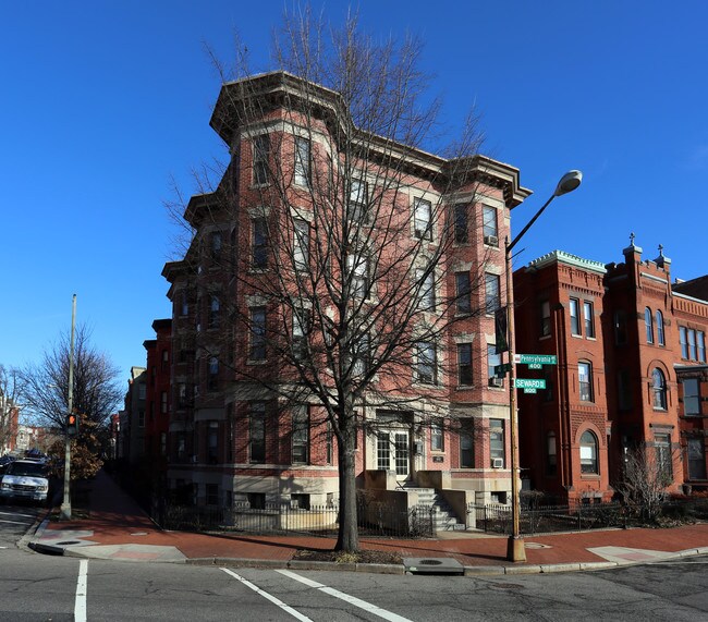 400 Seward Sq SE in Washington, DC - Foto de edificio - Building Photo