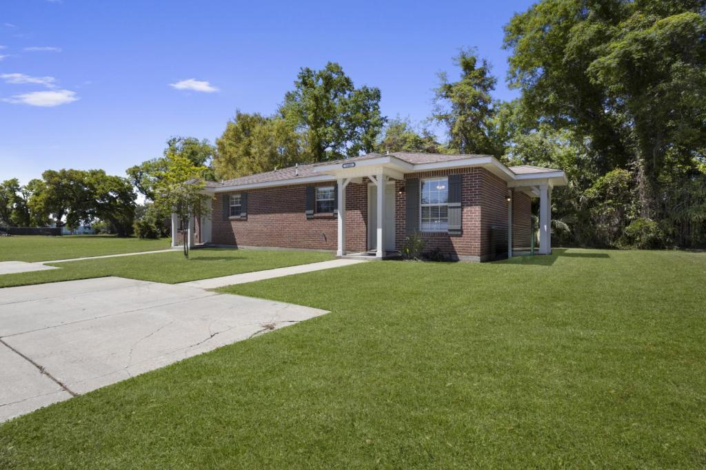 233 Palmetto Ln in Gulfport, MS - Building Photo