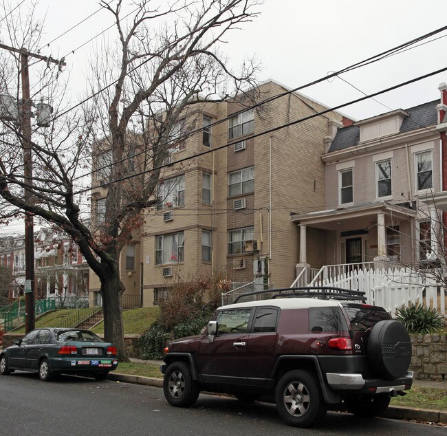 811 Jefferson St NW in Washington, DC - Foto de edificio - Building Photo