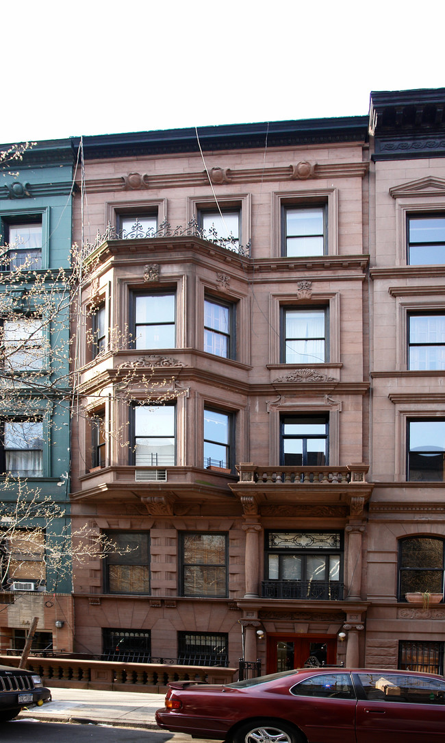 46 W 69th St in New York, NY - Building Photo - Building Photo