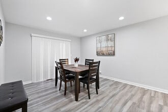 334 W Central Ave, Unit SI ID1285033P in Lombard, IL - Foto de edificio - Building Photo