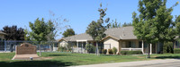 Las Palmas Senior Housing Complex in Patterson, CA - Foto de edificio - Building Photo