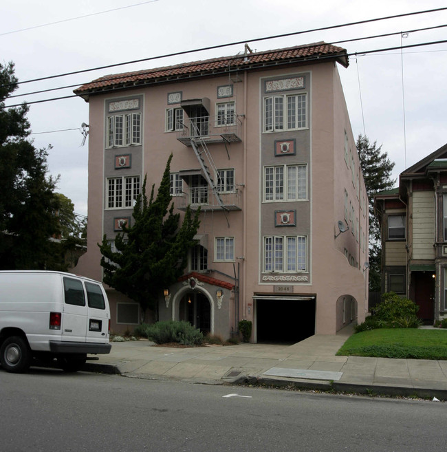 2045 Clinton Ave in Alameda, CA - Building Photo - Building Photo