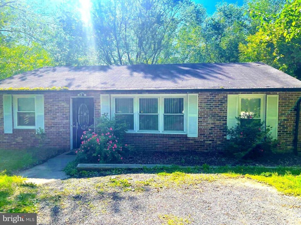 6740 Solomons Island Rd N in Sunderland, MD - Building Photo