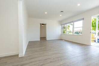 944 Opal St in San Diego, CA - Building Photo - Building Photo