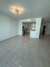 5055 Collins Ave in Miami Beach, FL - Building Photo - Building Photo