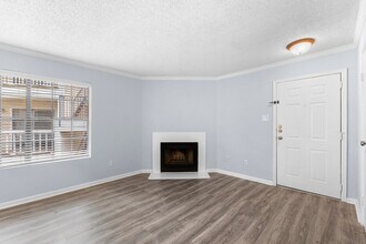 2750 Holly Hall St in Houston, TX - Foto de edificio - Building Photo