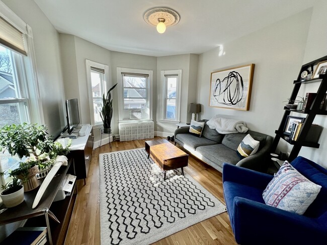 61 Wenham St, Unit #2 in Boston, MA - Building Photo - Building Photo