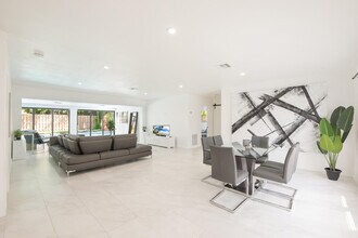 3000 NE 21st Terrace in Fort Lauderdale, FL - Building Photo - Building Photo