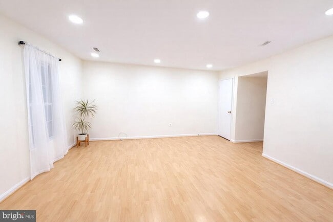 4924 Van Walbeek Pl in Annandale, VA - Building Photo - Building Photo