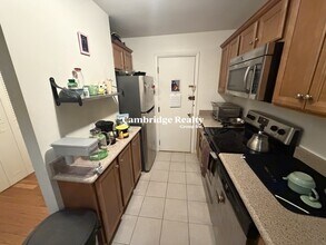 803 Centre St, Unit T in Boston, MA - Building Photo - Building Photo