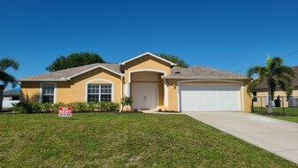 3026 NW 6th Ct in Cape Coral, FL - Building Photo