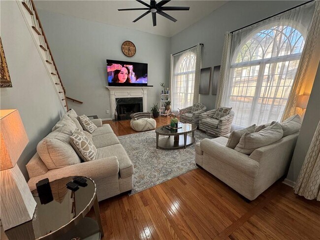 525 Lake Medlock Dr in Alpharetta, GA - Building Photo - Building Photo