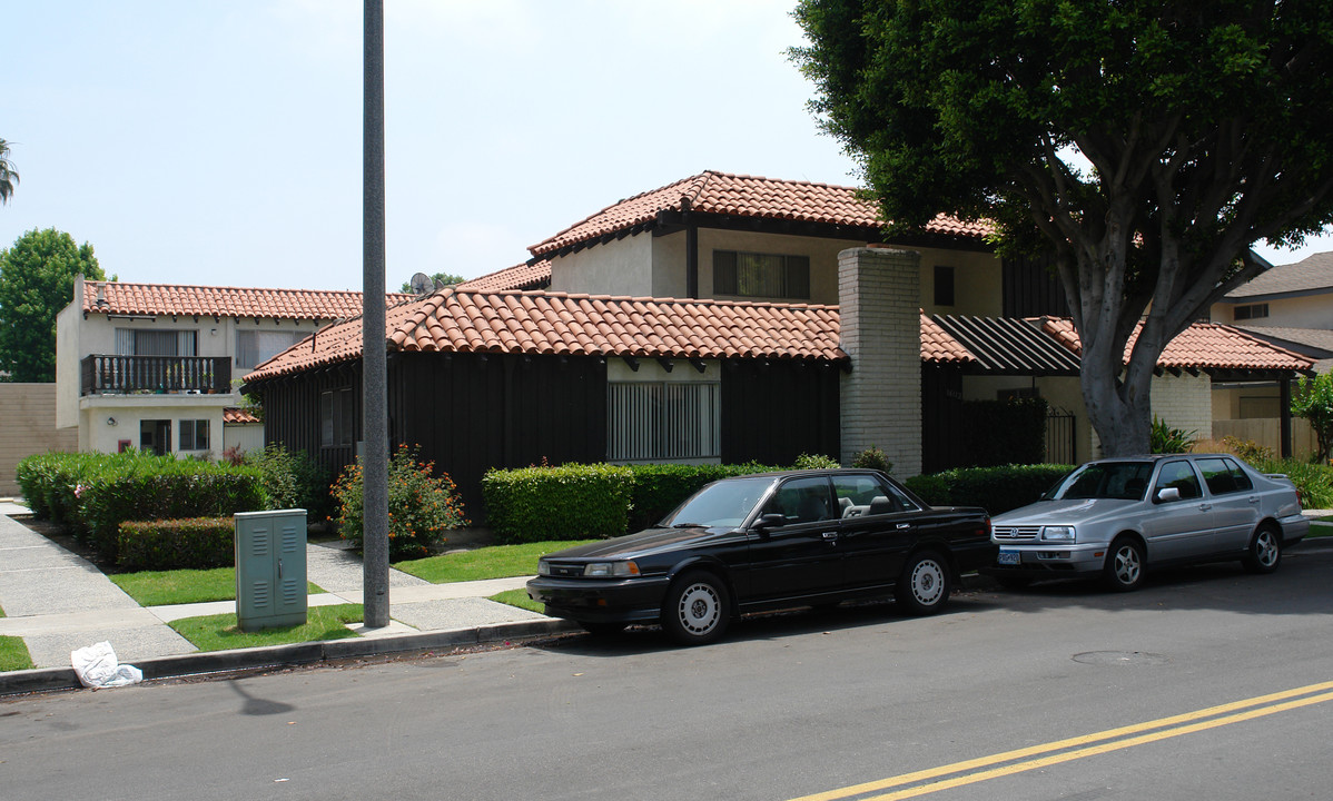 16112 Malaga Ln in Huntington Beach, CA - Building Photo