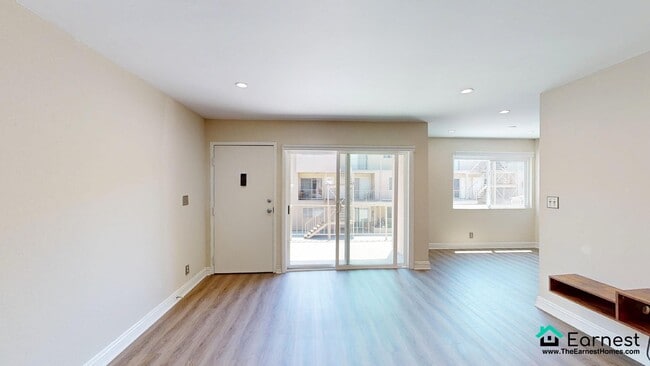 10757 Hortense St in Los Angeles, CA - Building Photo - Building Photo