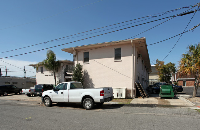 110-112 Gennaro Pl in Metairie, LA - Building Photo - Building Photo