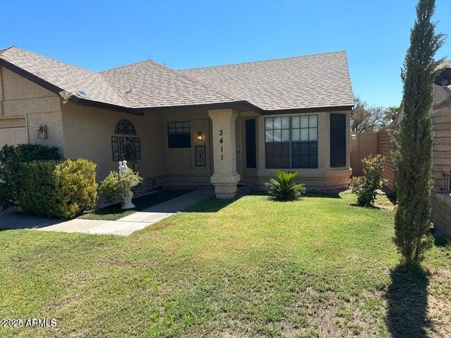 3411 W Monona Dr in Phoenix, AZ - Foto de edificio - Building Photo