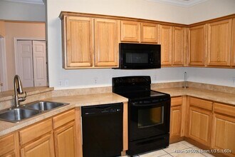 2165 NW 10th St in Gainesville, FL - Building Photo - Building Photo