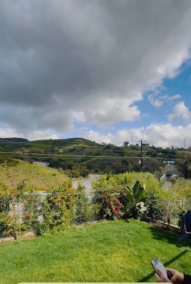 property at 2912 Park Center Dr