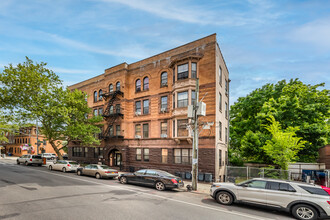 498 Hancock Street in New York, NY - Foto de edificio - Building Photo