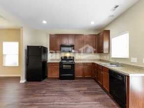 4275 Oak Pointe Dr in Winston-Salem, NC - Building Photo - Building Photo