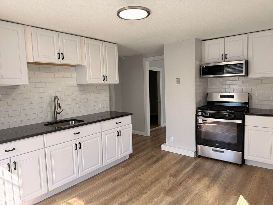 42 Broadway in Pembroke, NH - Building Photo