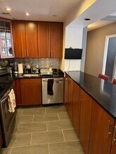 127 Pinckney St, Unit 319 in Boston, MA - Building Photo - Building Photo