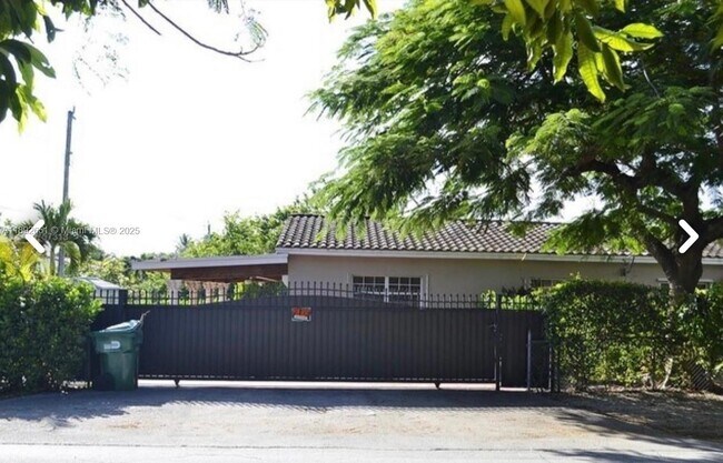 2400 SW 62nd Ave in Miami, FL - Building Photo - Building Photo