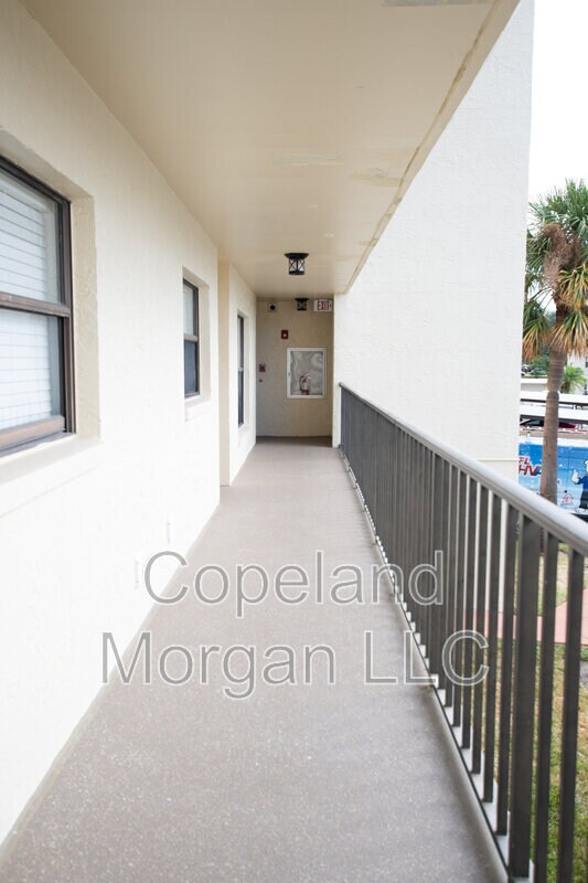 1000 Cove Cay Dr in Clearwater, FL - Building Photo - Building Photo
