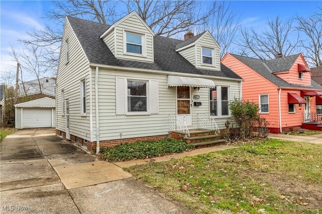 17806 Waterbury Ave in Maple Heights, OH - Building Photo - Building Photo