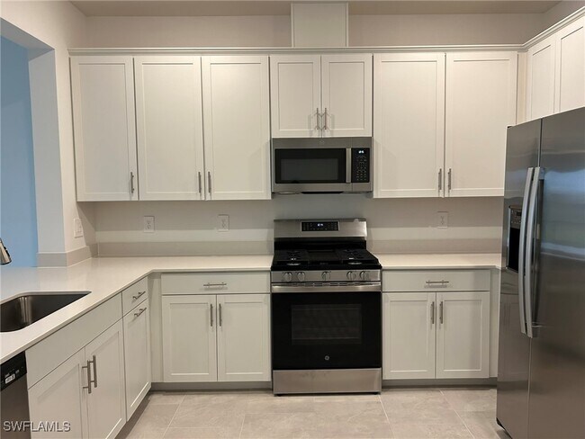 19532 Hinkley Dr in Estero, FL - Building Photo - Building Photo