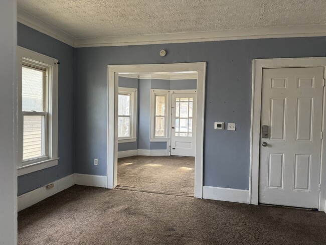 386 Ridgeway Ave, Unit 03