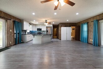 865 Verdi Rd in Pleasanton, TX - Building Photo - Building Photo