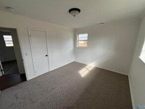 909 Lawrence Ave in Albertville, AL - Building Photo - Building Photo