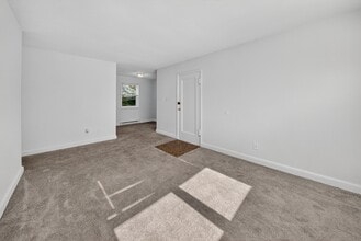 Croydon Manor Apartments in Silver Spring, MD - Foto de edificio - Building Photo