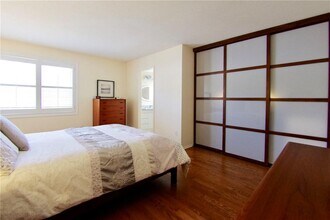 732 Mooney's Bay Pl in Ottawa, ON - Foto de edificio - Building Photo